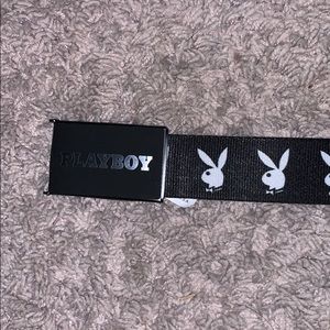 Black/white playboy belt